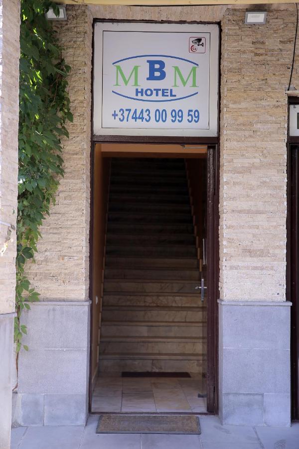 Mbm Hotel Yerevan Bagian luar foto